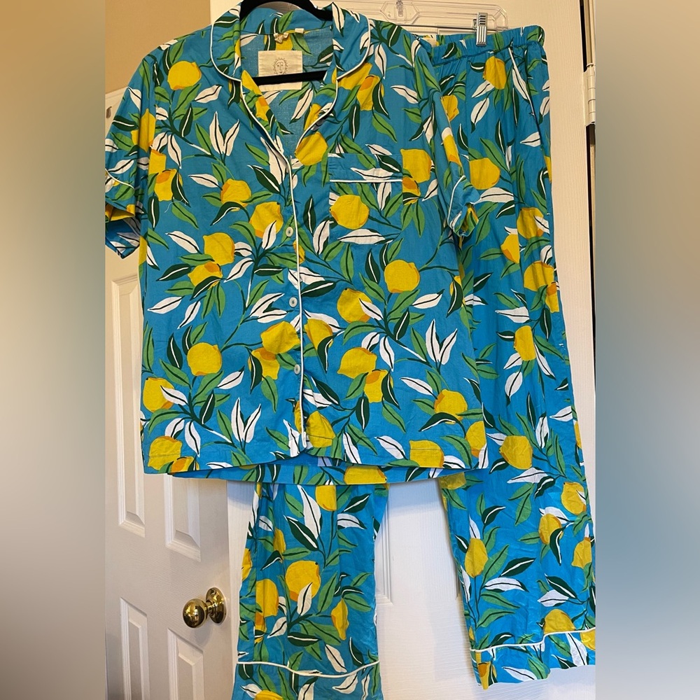 Printfresh Short sleeve (large), long pant (x-large)